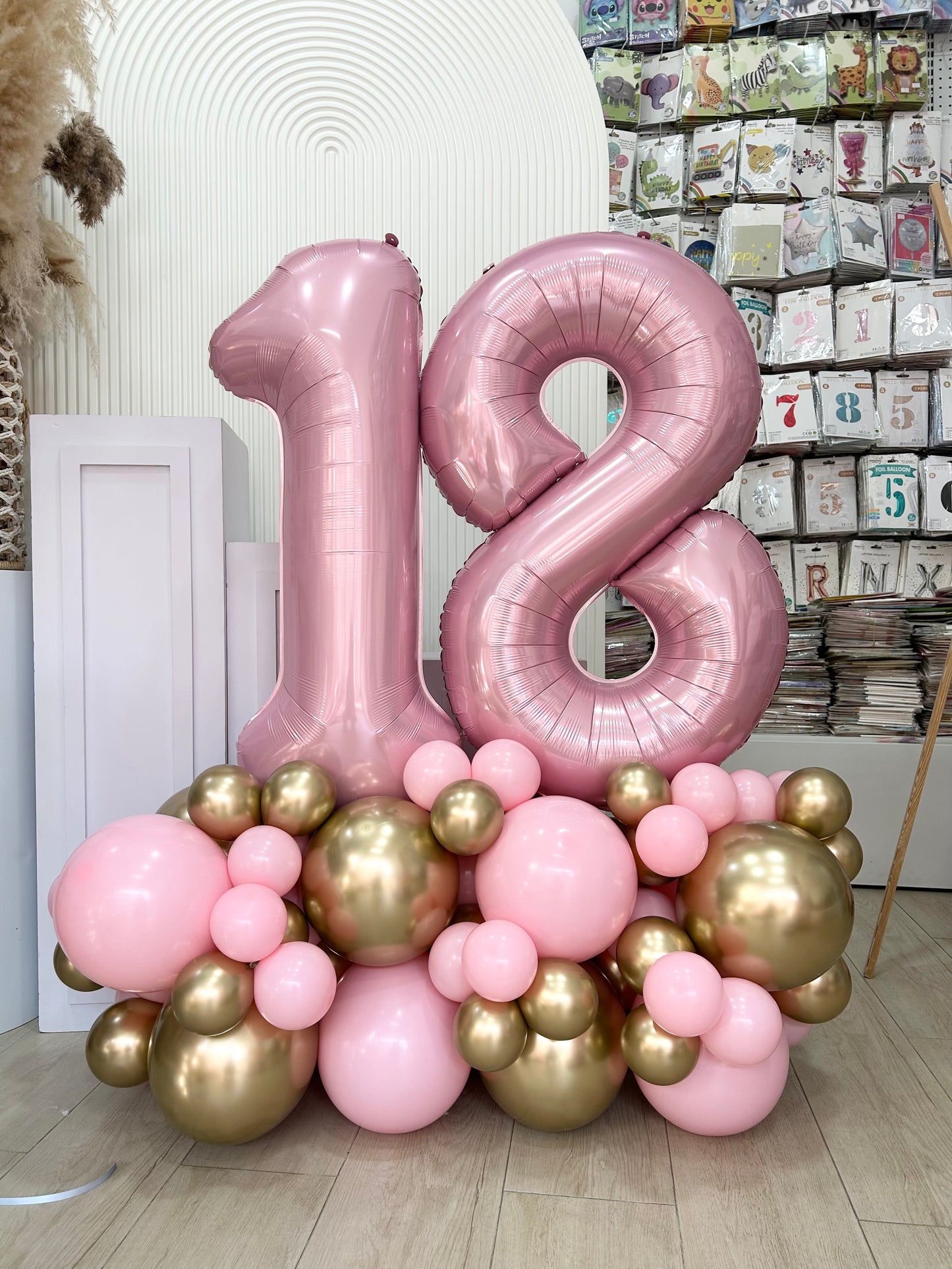 Platform Pink Number '18’ with Balloons Pink Light Gold – Customizable Design