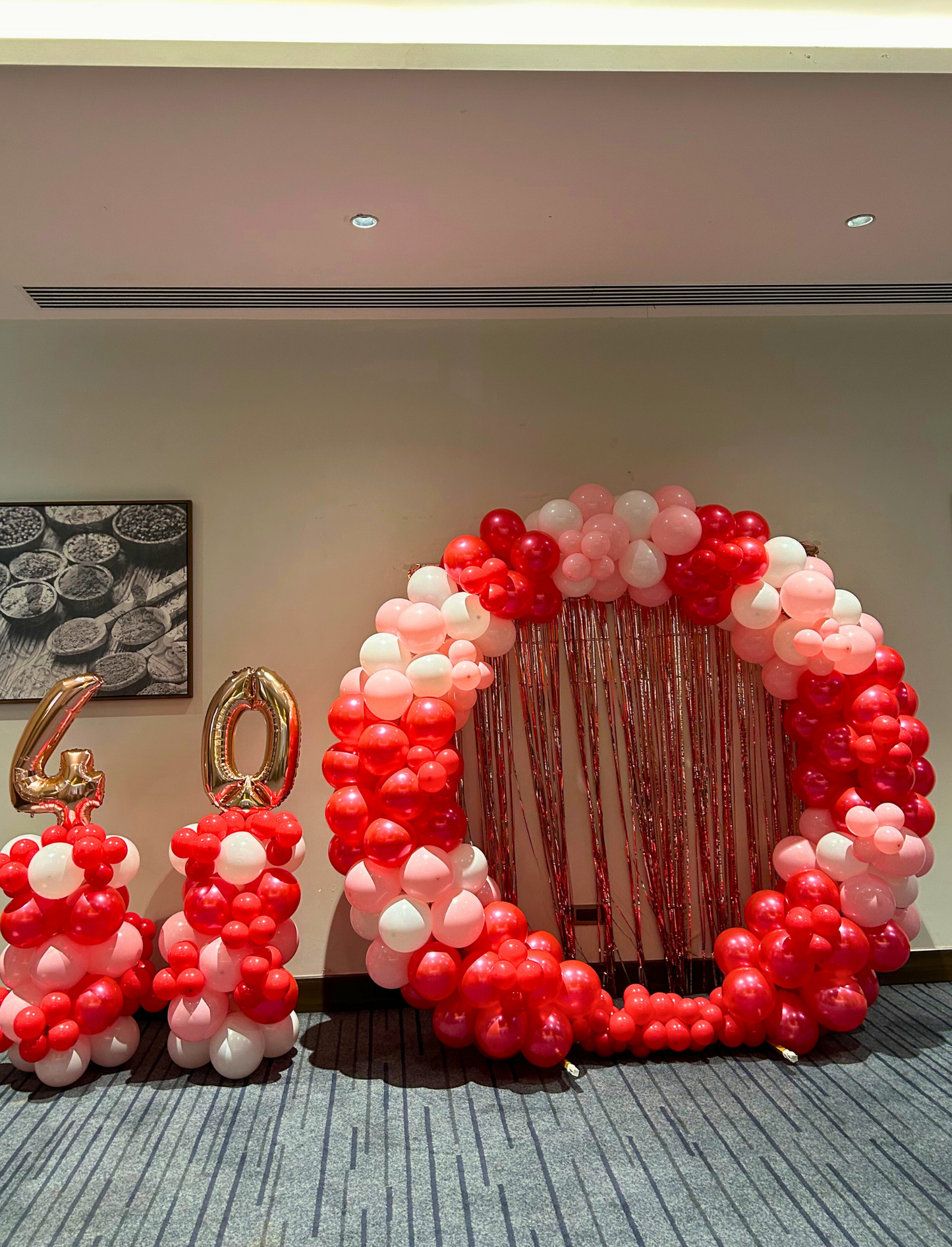 Balloon Red and Pink Arch with Gold ‘40’ Number Balloon on Stand – Celebrating 40 in Style!