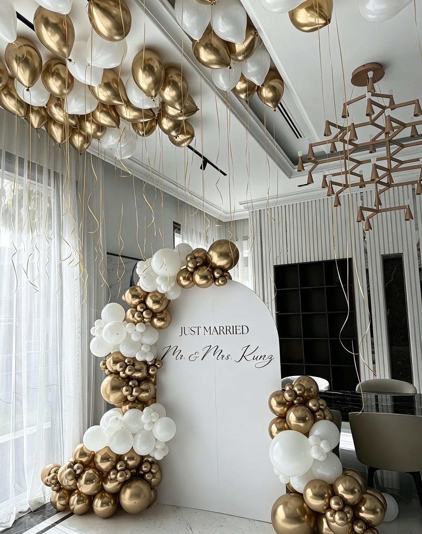 Customizable Board Backdrop 'Just Married' with Helium Balloon White And Gold- Perfect for special occasion
