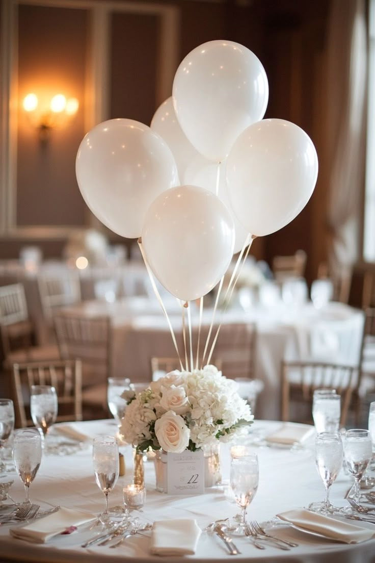 Customizable Helium 5pcs Balloon White with Flower Centerpiece - Perfect for any Occasions