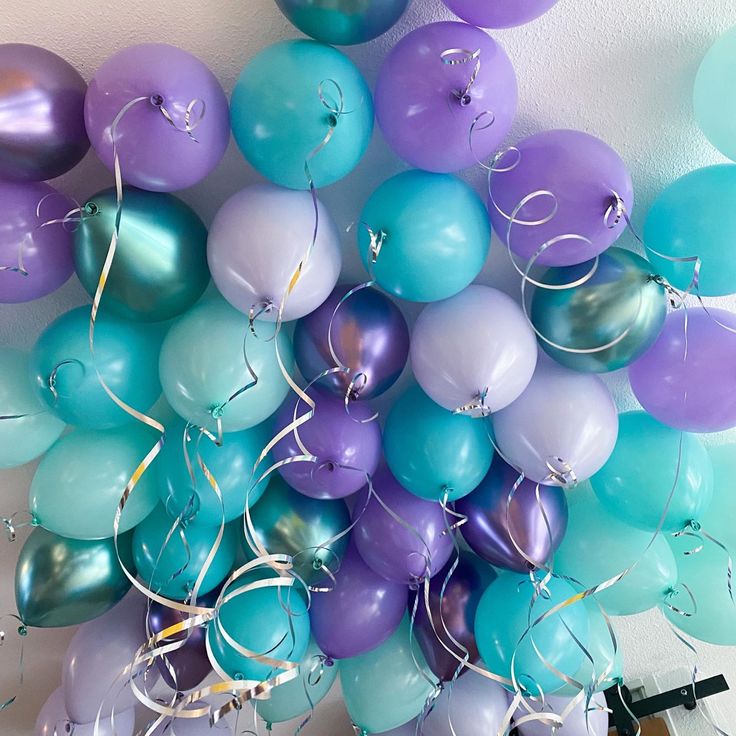 Frozen-Themed Helium Different Shade of Purple and Green Ceiling Balloons Elevate Your Celebration with Stunning Helium Ceiling Balloons Helium Balloon