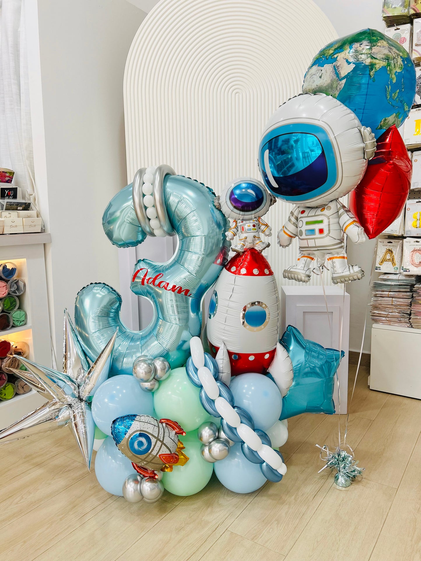 Platform Number '3' Balloon with Helium Balloons in Space Adventure Balloon Arragement – Perfect for Any Milestone Celebrations