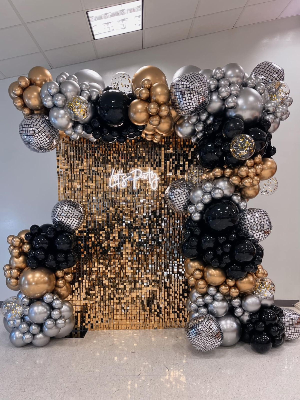 Shimmer Wall Setup with Gold, Black and Silver Balloon Display and LED Acrylic Lights - Perfect for any Celebration