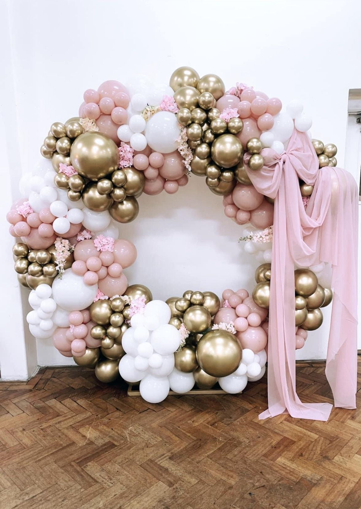 Round Chain Pink, White and Light Gold with Pink Tulle Balloon Decor Setup - Perfect for special occasions