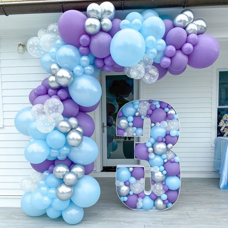 Balloon Clear, Silver, Blue and Purple Chain Decor Setup with Number ‘3’ Standee with Mini Balloons - Frozen-Themed Perfect for Birthday Celebrations