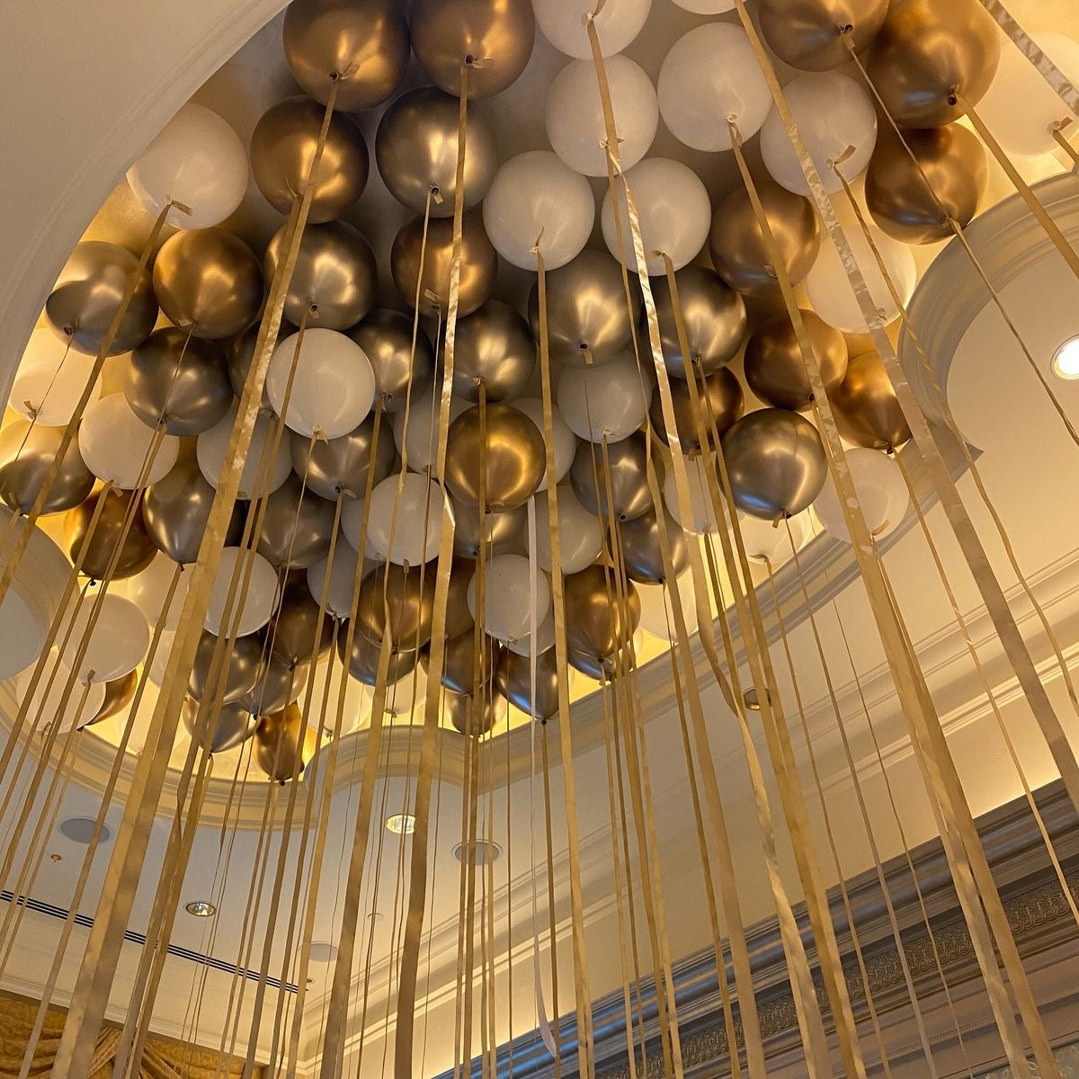 Light Gold and White Ceiling 10-inch Latex Helium Balloons with Ribbons - Perfect for any Occasions