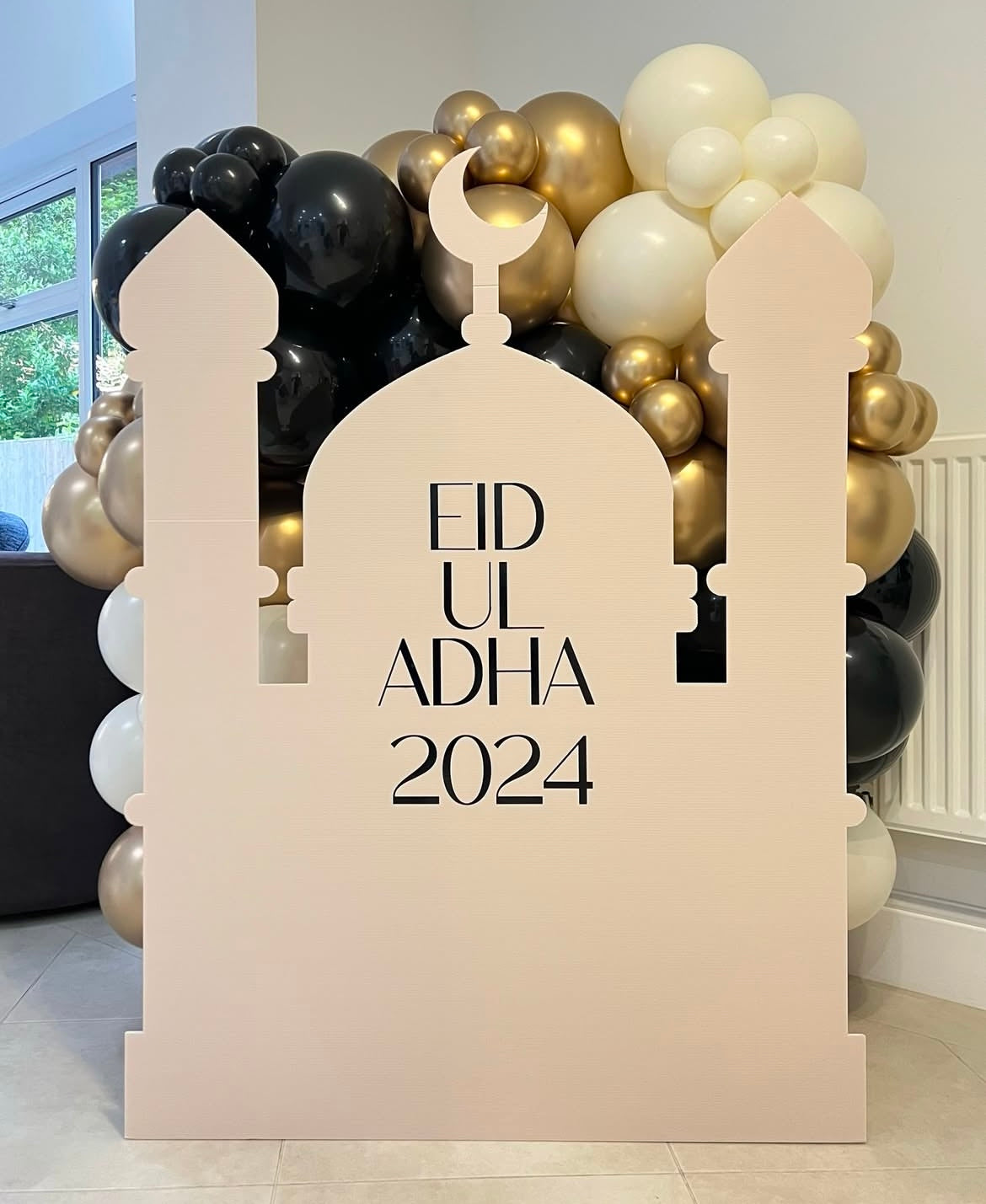 Personalised Ramadan Balloon Beige, Gold and Black Chain with Foam Board Printed Mosque-Shaped Board – Ramadan Celebration Decor