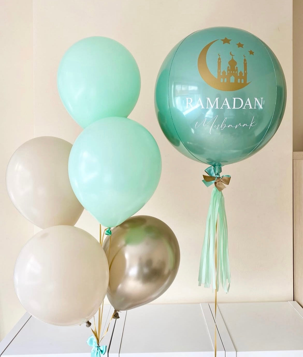 Personalised Ramadan Balloon Sand White, Mint Green and Light Gold Set with Customizable Stickers – Ramadan Celebration Decor