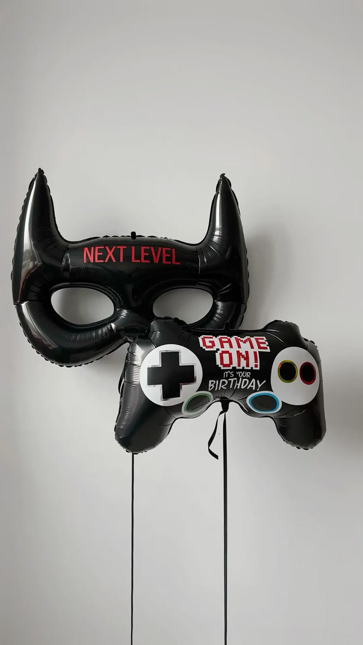 Helium Batman Musk and Game Controller - Batman-Themed Perfect for special occasions