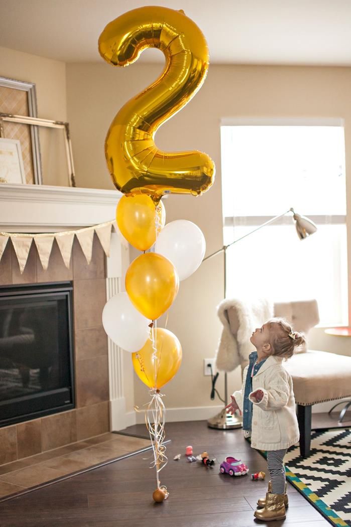 Helium Balloons Single Number Set Gold '2' and Latex Bunch Gold and White - Perfect for any Occasions!