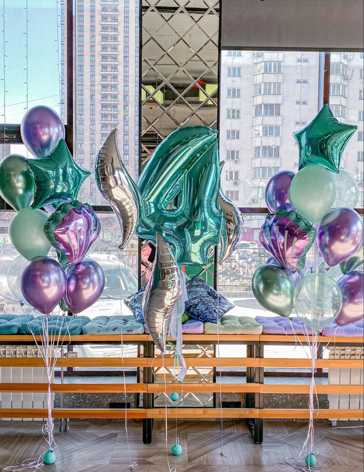 Helium Balloons Single Number Set Green '4' with Shell, Star-Shaped Latex Chrome Green, Green, Clear and Purple Bunch - Mermaid-Themed Under The Sea-Themed Perfect for any Occasions!