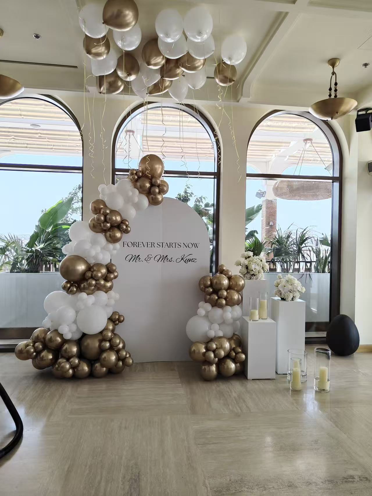 Wedding Engagement Customizable Board Backdrop 'Just Married' with Helium Balloon White And Gold