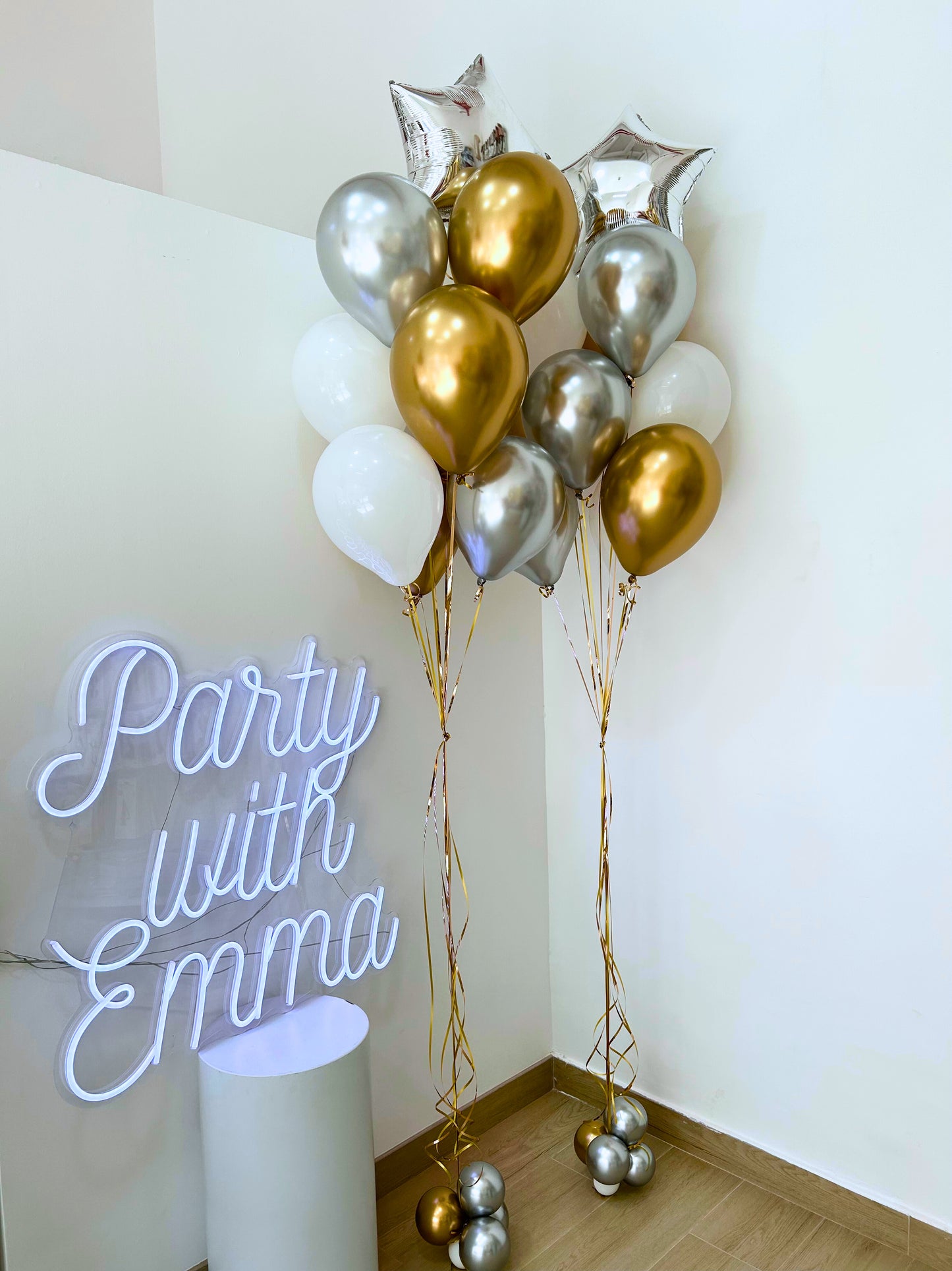 Helium Gold, White, and Silver Balloon Display with Star Accents – Perfect for Any Celebration