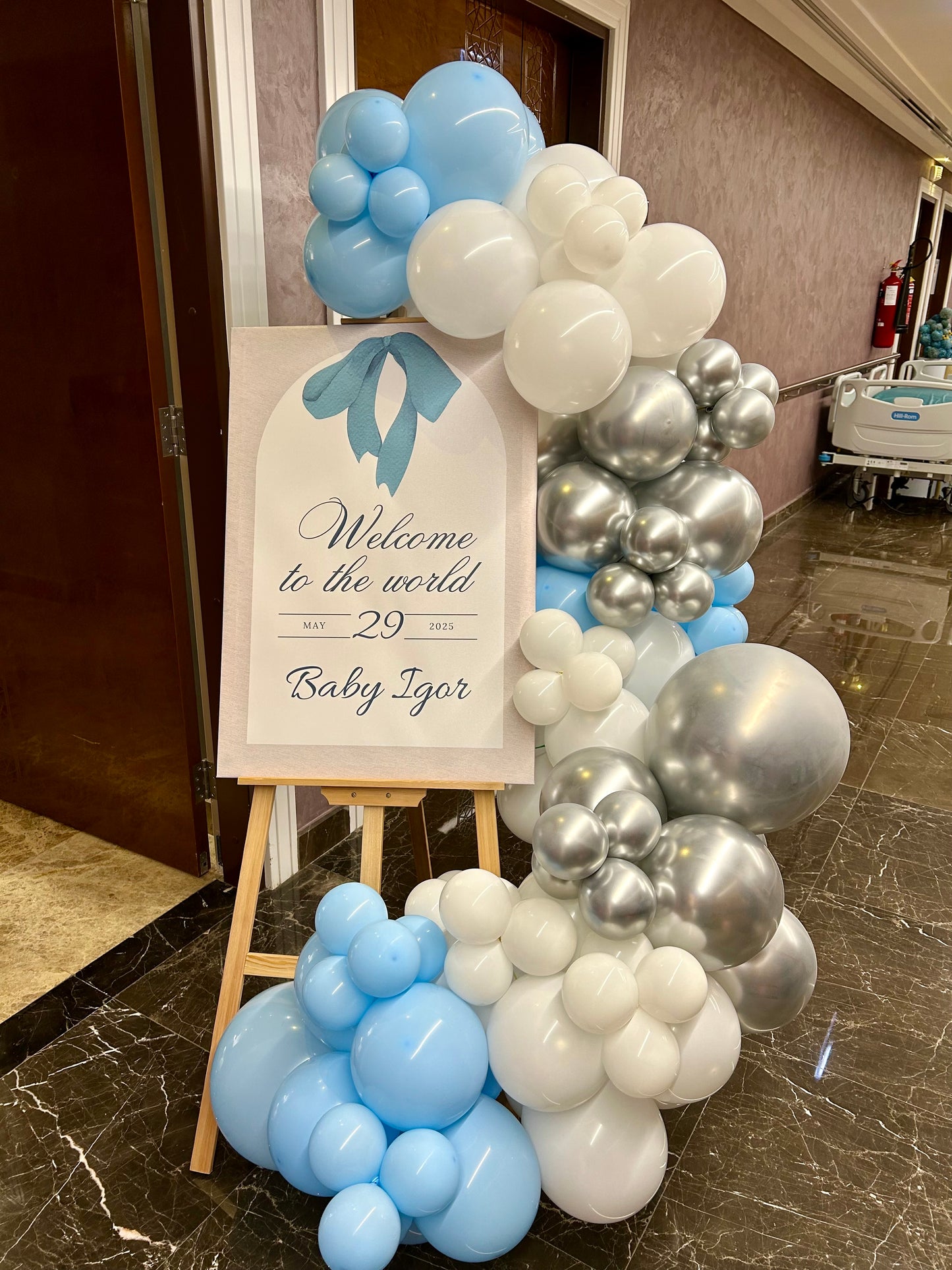 Customizable Canvas with Wooden Stand Welcome Board with Balloons White, Blue and Silver Decor - Perfect for any occasions!