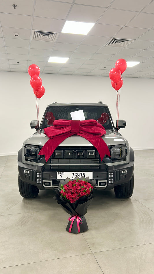 Large Pink Velvet Car Gift Bow Ribbon with Fresh Red Roses Bouquet and Red Helium Bunch – 1 Meter Wide Luxury Car Decoration, Giant Gift Bow for Car Surprise, Birthday, Wedding, Christmas Present!