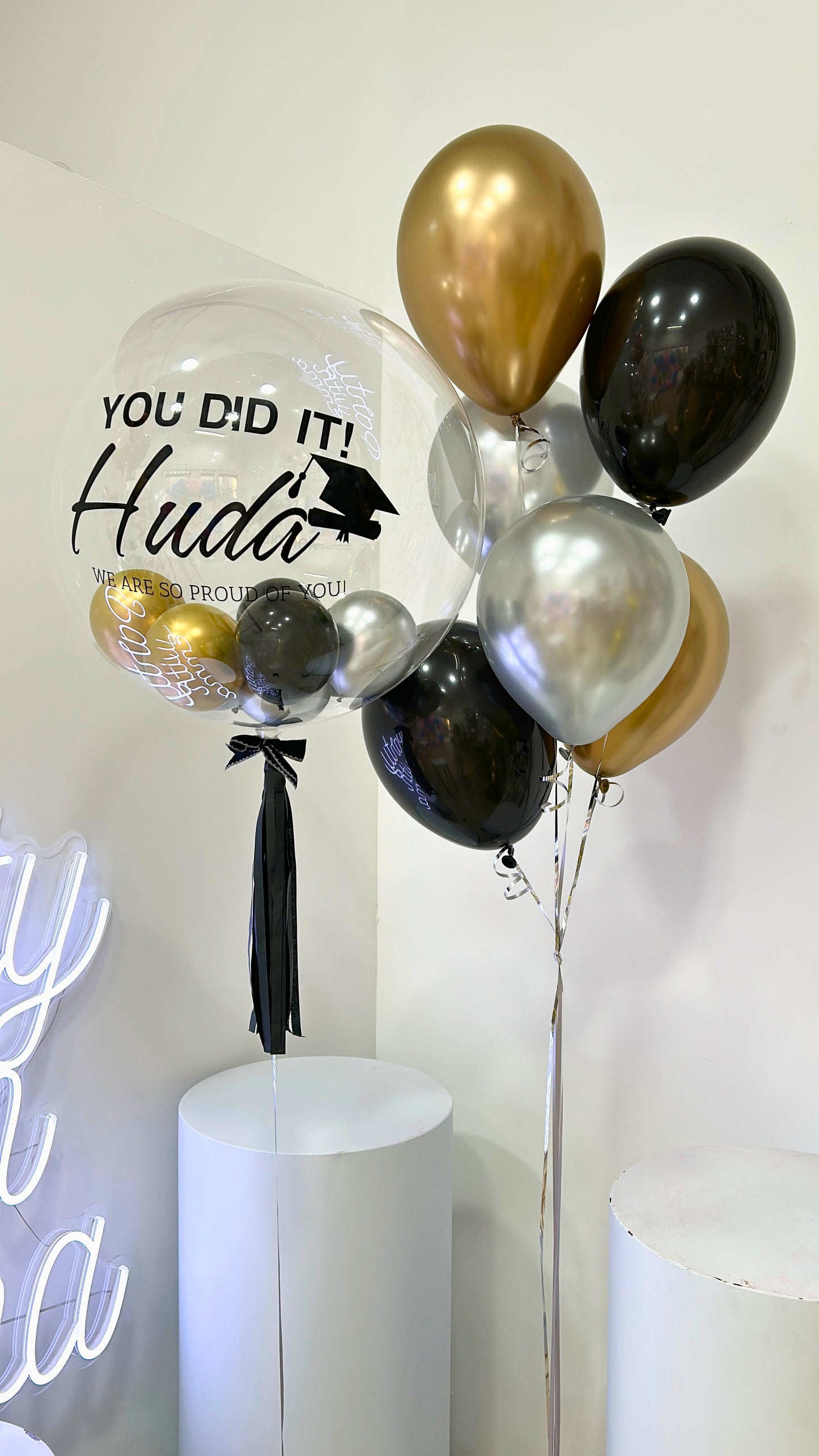 Personalised Helium Balloon Graduation Bobo Balloon with Customizable Sticker, Tassels, and Black, Gold, & Silver Helium Balloons – Perfect for Graduation Celebrations