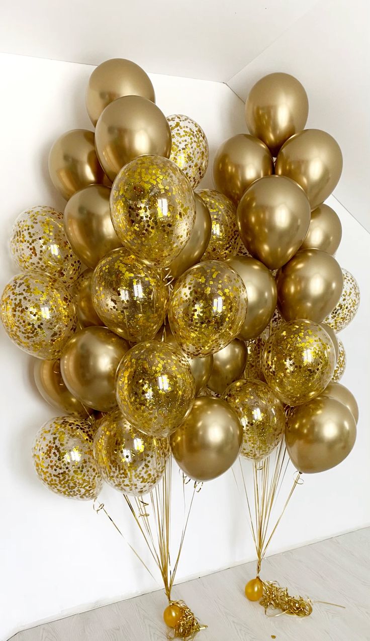 Latex Helium Bunch Clear with Confetti and Gold Balloons with Gold Strings - Perfect for Special Occasions!