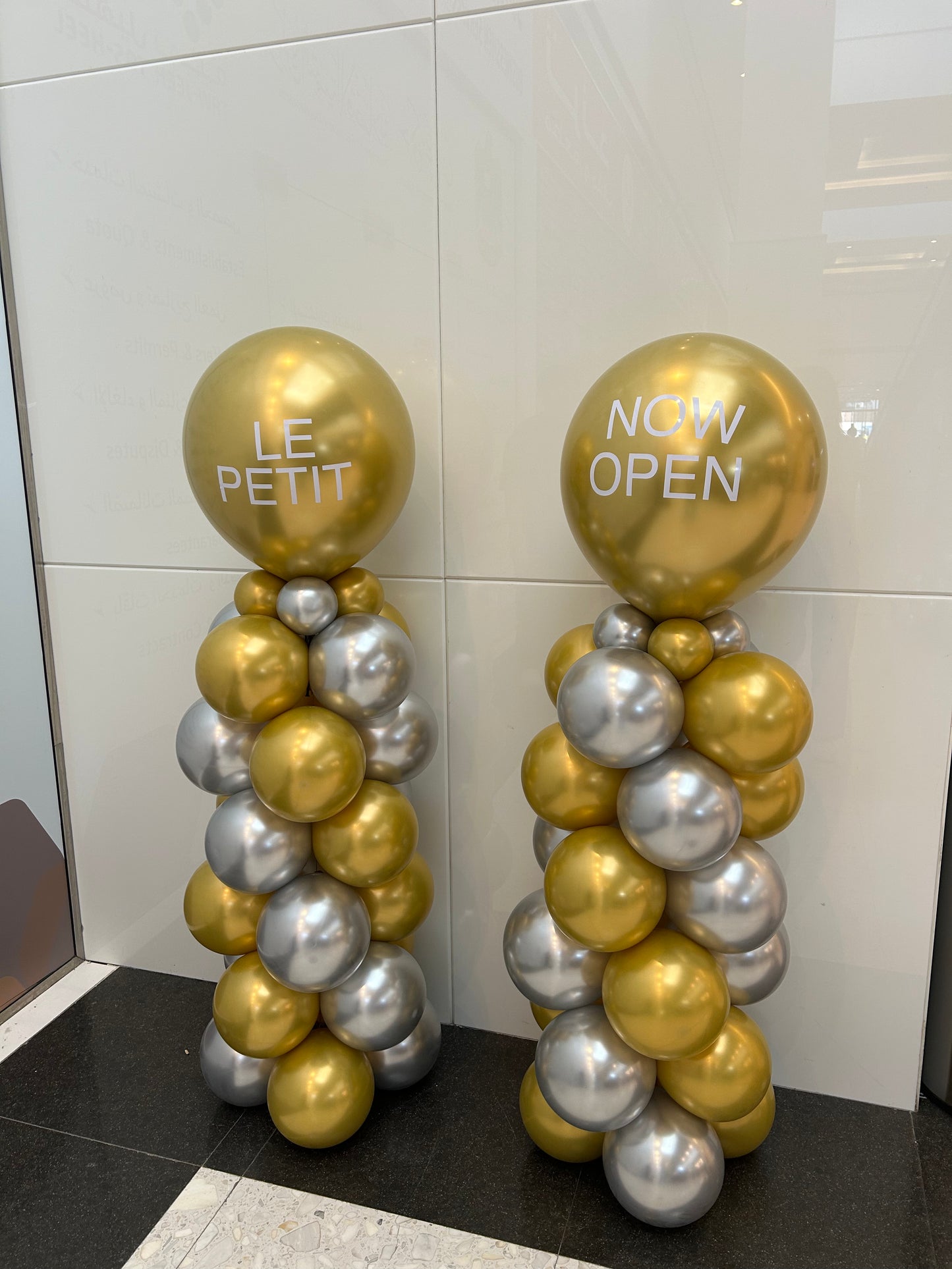 Gold & Silver Balloon Chain with Customizable Balloon Stand - Perfect for Any Celebration