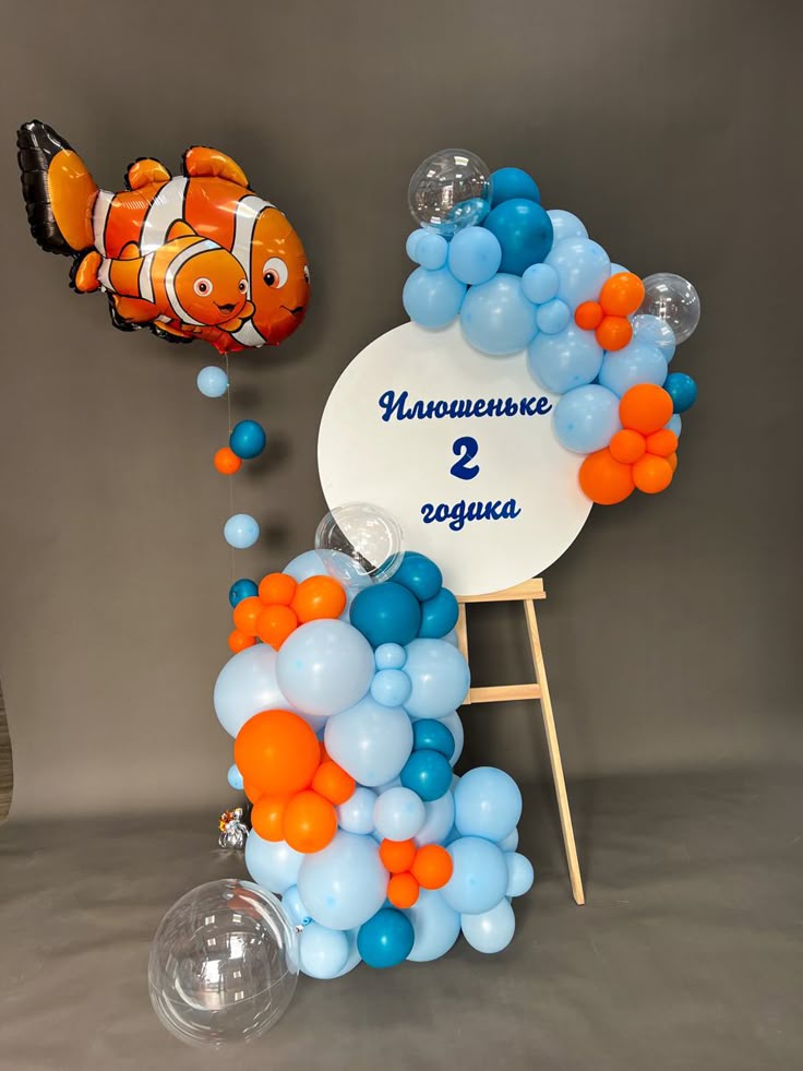 Customizable Round KT Board with Wooden Stand Welcome Board and Balloon Orange, Blue and Clear Organic Chain Arrangement with Nemo Foil Helium - Nemo-Themed Perfect for any occasions!