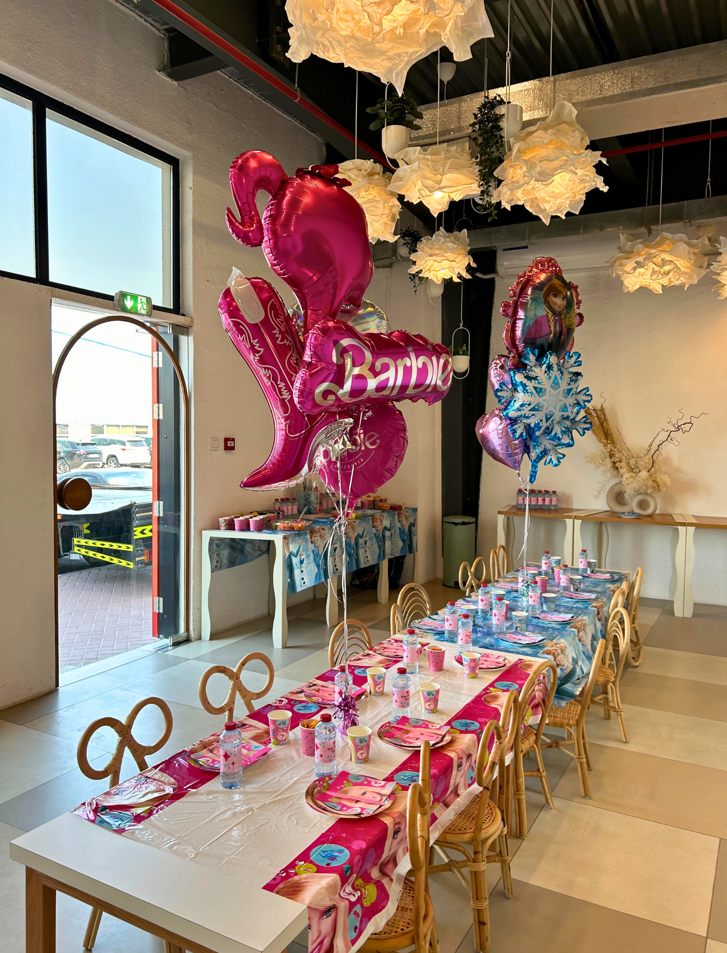 Magical Barbie & Frozen-Themed Table Setup, Complete with Iconic Balloon Arrangements, Themed Tableware, and Vibrant Decor