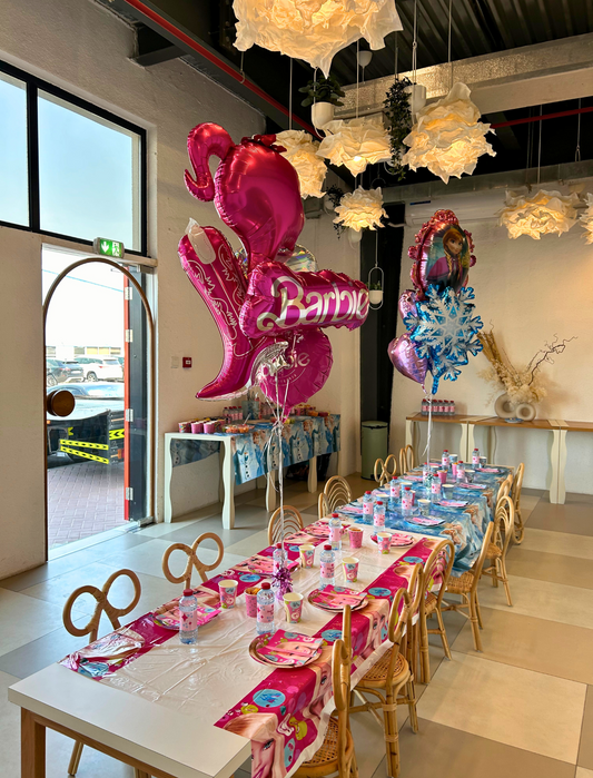 Magical Barbie & Frozen-Themed Table Setup, Complete with Iconic Balloon Arrangements, Themed Tableware, and Vibrant Decor