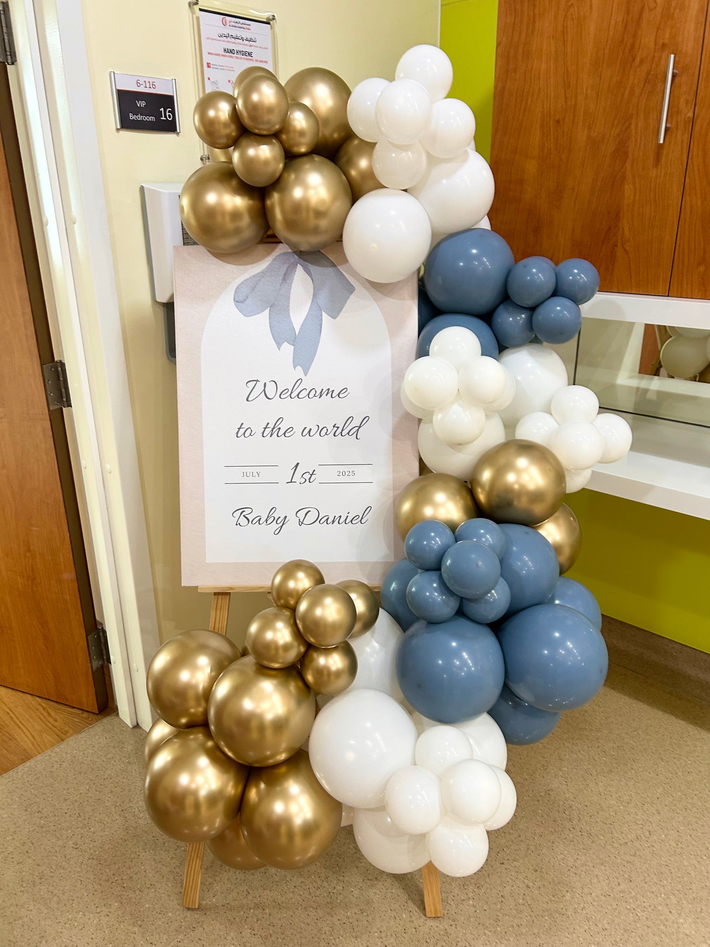 Customizable Canvas with Wooden Stand Welcome Board with Balloons White, Blue and Silver Decor - Perfect for any occasions!
