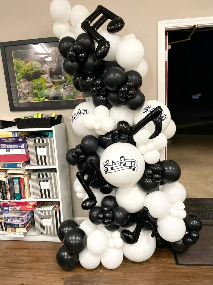 Balloon Chain Black, White and Black Music Notes accents - Perfect for special occasion!