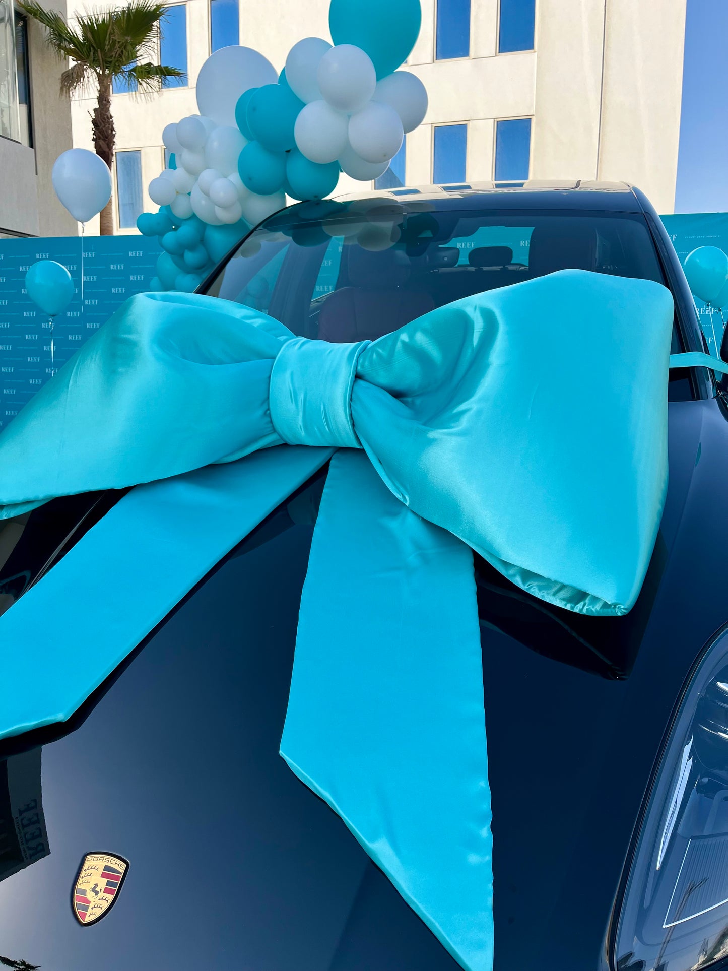 Balloon Design Colors Turquoise and White with Gift Box Balloon Decor – Perfect for Any Company Car Launch or Car Surprise Celebrations
