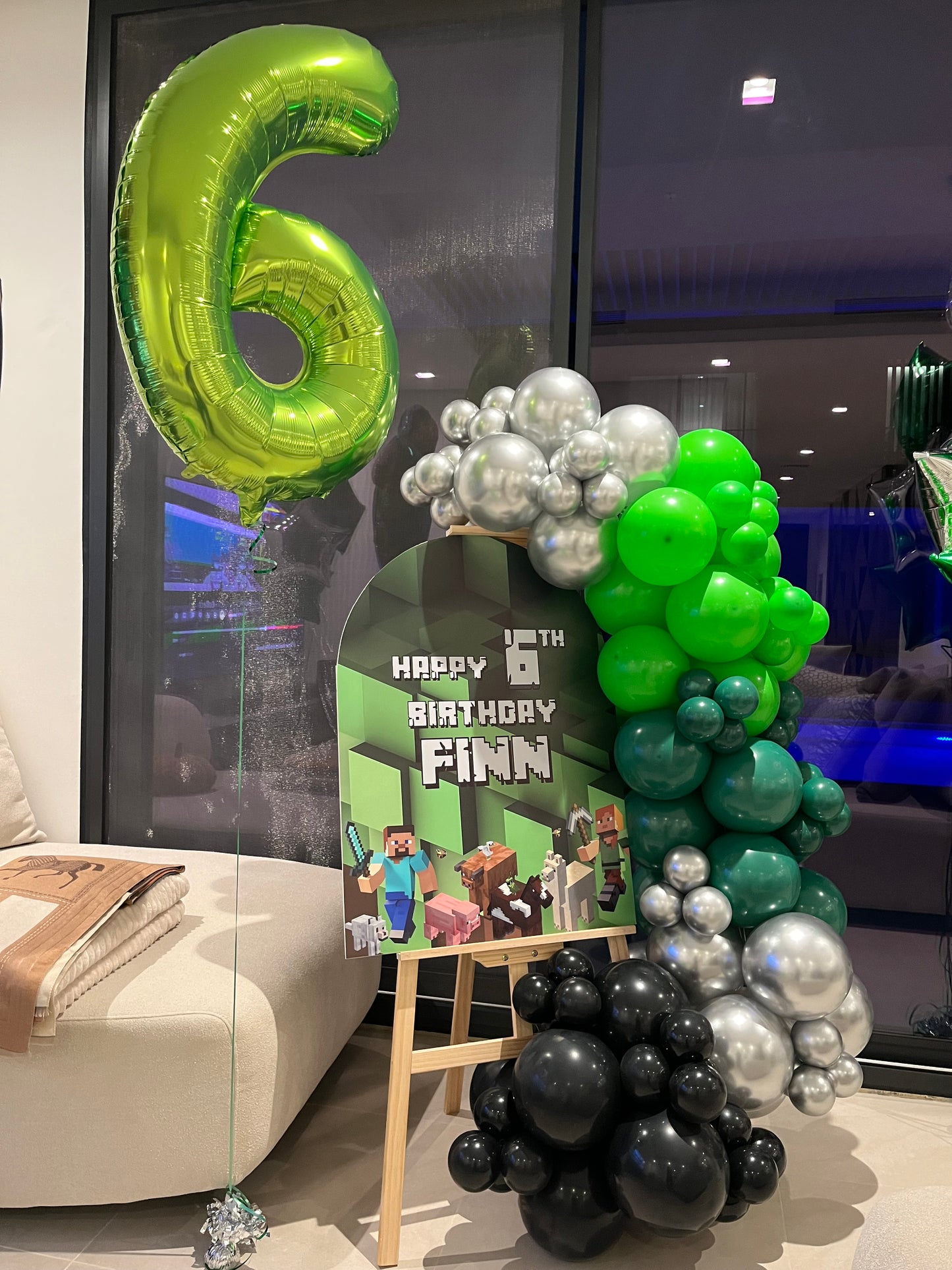 Minecraft Printed Welcome Board with Black Silver Green Mini Chain Balloons and Helium Green Number ‘6’ – Minecraft-Themed Customizable Design Birthday Celebration!