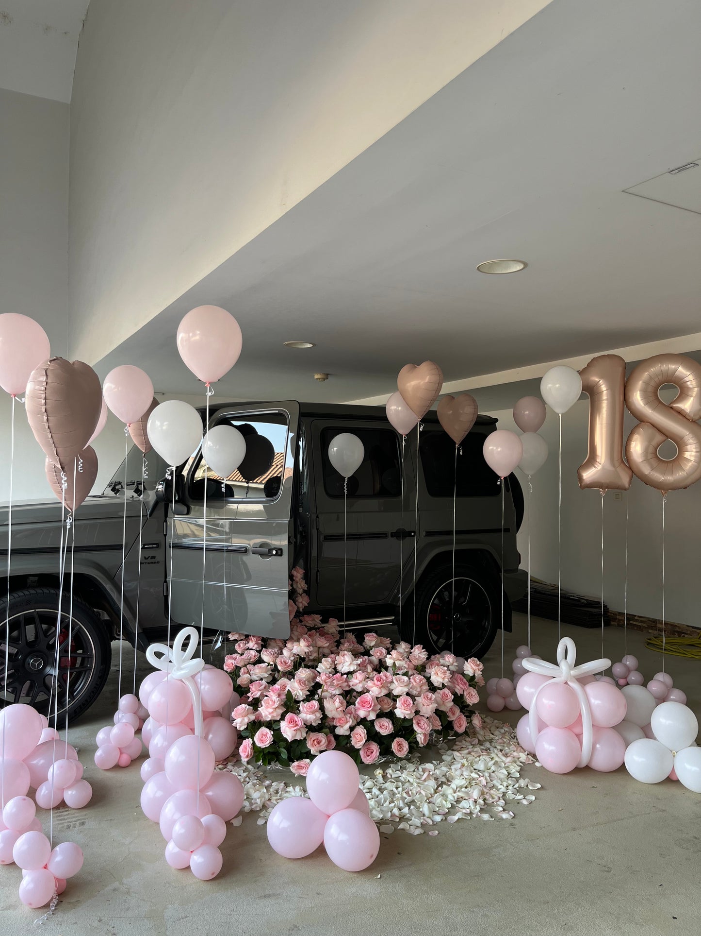 Fresh Flower Flowing Decor Car Pink Balloons Surprise – Luxury Car Decoration, Giant Gift Bow for Car Surprise, Birthday, Wedding, Christmas Present