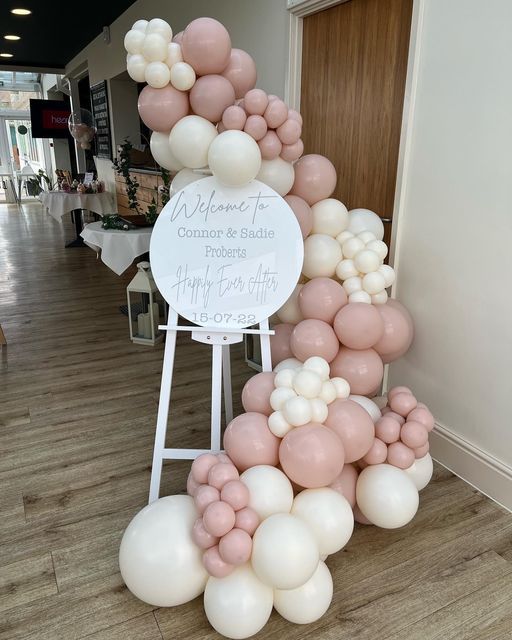 Customizable Round KT Board with Wooden Stand Welcome Board, Organic Balloon Light Purple and Beige Chain Arrangement - Perfect for any occasions!